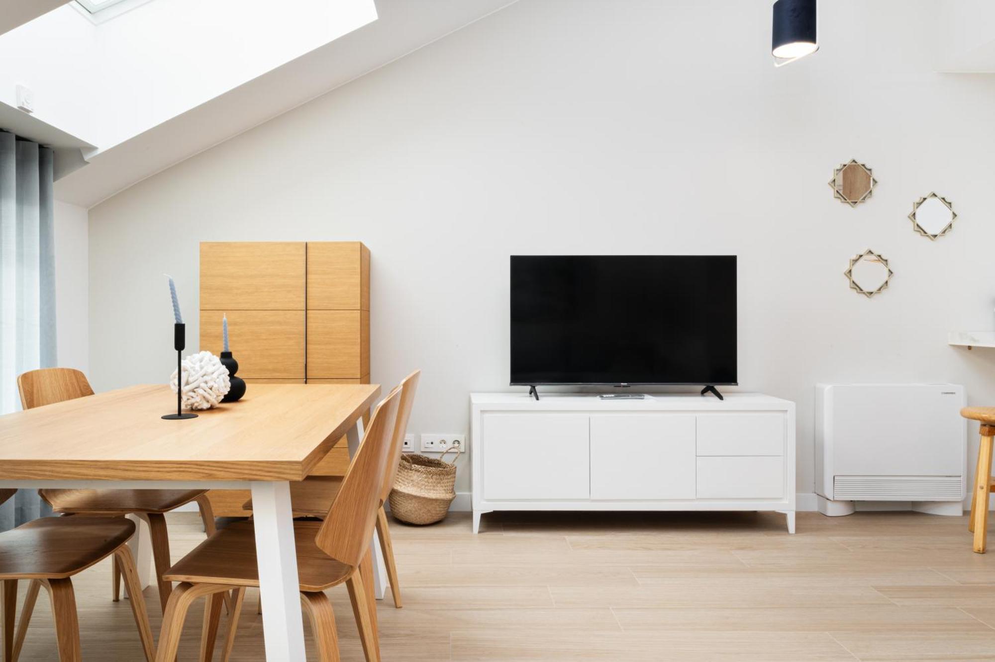 Apartamentos Torre Del Reloj Jaca Esterno foto
