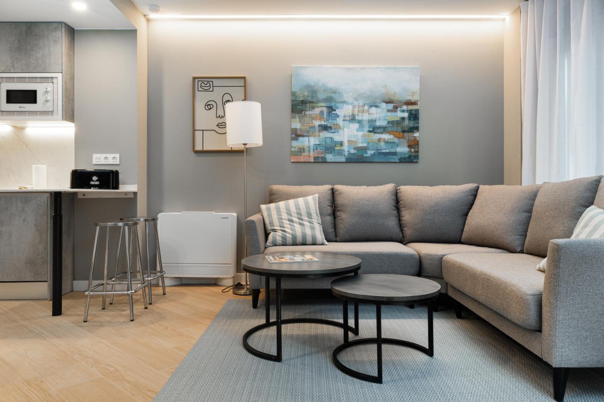 Apartamentos Torre Del Reloj Jaca Esterno foto